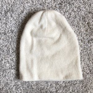 Aritzia Babaton Beanie Ivory